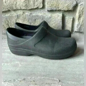 Crocs Neria Pro ii Women's
10 Black Work Clogs Slip-Resistant Dual Comfort Shoes